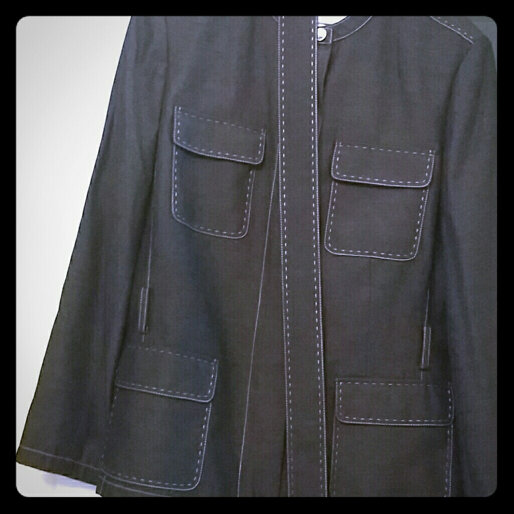 Ann Klein Suit dark gray with piping  details